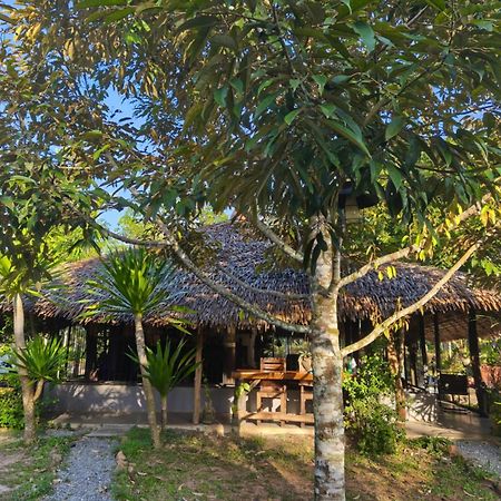 Baan Farang Homestay Phra Saeng Ban Nam Dam Εξωτερικό φωτογραφία